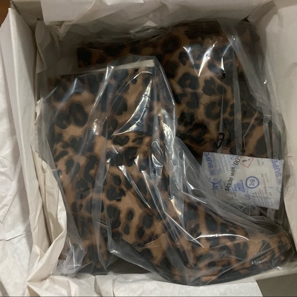 Marc Fisher Leopard fabric booties block heel NIB boots fall winter animal print - Picture 6 of 6